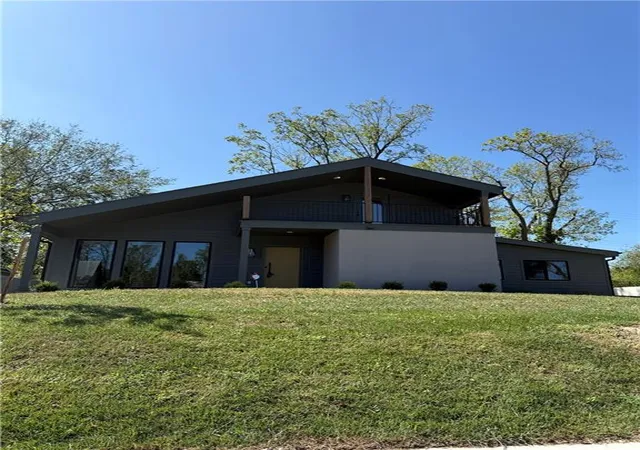 Photo 2 of Single family home for sale at 2522 Cissna St, Kansas City, KS 66104 | MLS# 2632519 | Listing updated on 2026-09-14
