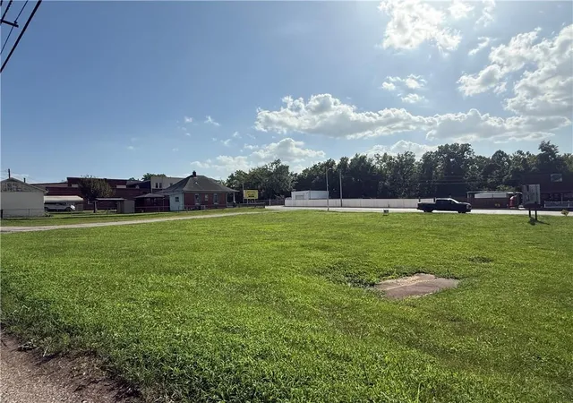 Photo 2 of Sale Pending at 711 N Sterling Ave, Sugar Creek, MO 64054 | MLS# 2632599 | Listing updated on 2026-09-13