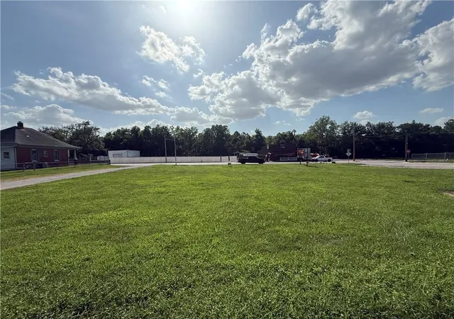 Photo 3 of Sale Pending at 711 N Sterling Ave, Sugar Creek, MO 64054 | MLS# 2632599 | Listing updated on 2026-09-13