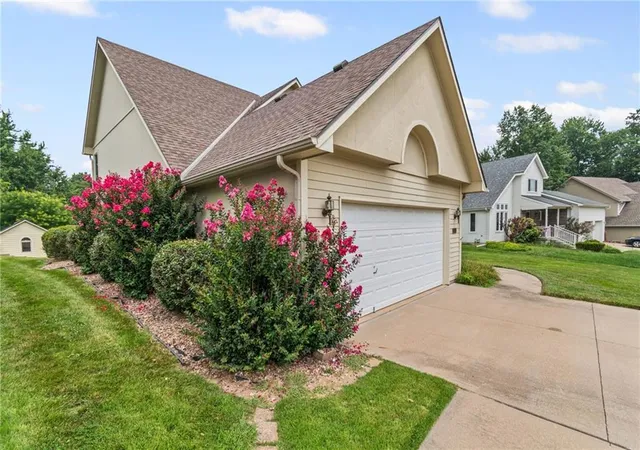Photo 2 of Single family home for sale at 1405 Kensington Ct, Warrensburg, MO 64093 | MLS# 2632608 | Listing updated on 2026-09-15