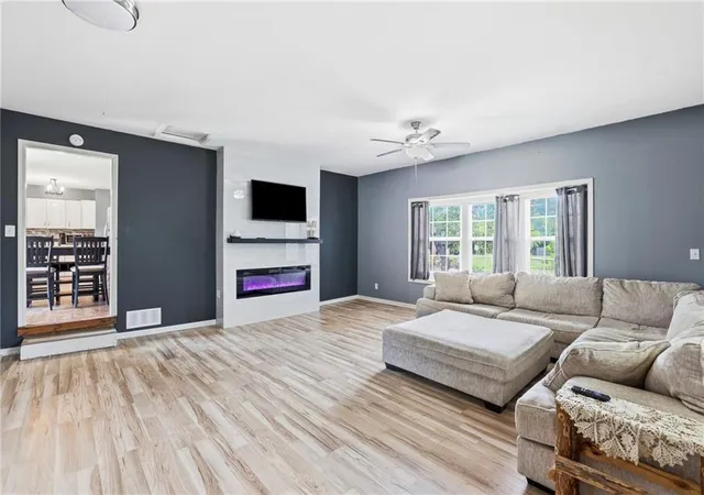 Photo 1 of Single family home for sale at 304 E South St, Harrisonville, MO 64701 | MLS# 2632610 | Listing updated on 2026-09-12