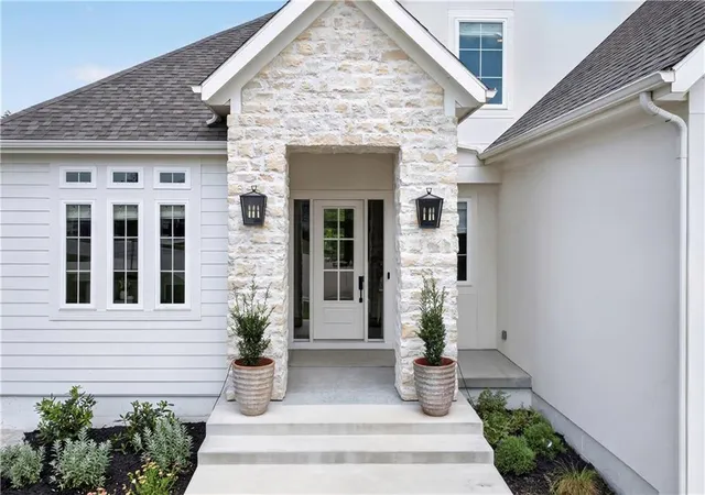 Photo 4 of Single family home for sale at 15410 W 166th Terrace, Olathe, KS 66062 | MLS# 2632706 | Listing updated on 2026-10-06