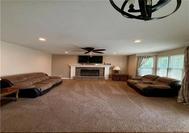 Photo 3 of Sale Pending at 1437 Coventry Ln, Liberty, MO 64068 | MLS# 2632733 | Listing updated on 2026-09-26