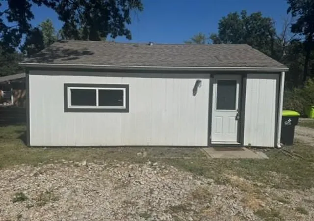 Photo 2 of Sale Pending at 1007 S A & B Lexington St, Harrisonville, MO 64701 | MLS# 2632742 | Listing updated on 2026-09-15