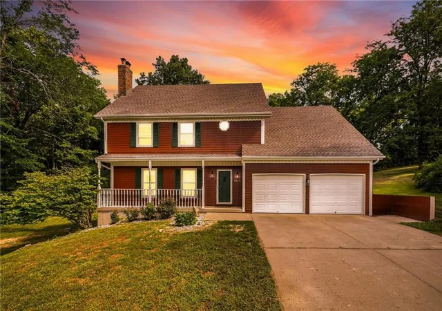 Photo 2 of Sale Pending at 12639 Nw Buck Crk Dr, Kansas City, MO 64152 | MLS# 2632745 | Listing updated on 2026-09-14