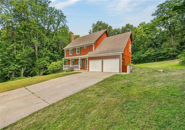 Photo 3 of Sale Pending at 12639 Nw Buck Crk Dr, Kansas City, MO 64152 | MLS# 2632745 | Listing updated on 2026-09-14