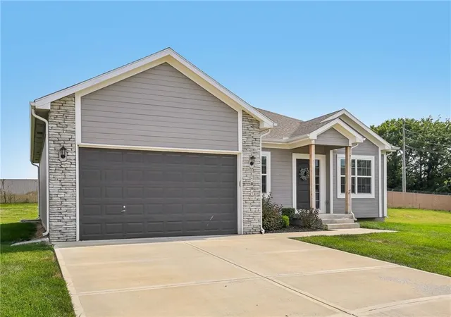 Photo 1 of Single family home for sale at 1801 NW Hilltop Ct, Grain Valley, MO 64029 | MLS# 2632747 | Listing updated on 2026-09-15