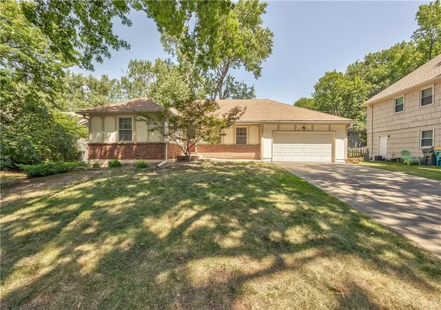 Photo 2 of Sale Pending at 9610 W 97th Street, Overland Park, KS 66212 | MLS# 2632815 | Listing updated on 2026-09-29
