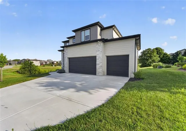 Photo 3 of Single family home for sale at 2708 SW 12th Street, Lees Summit, MO 64081 | MLS# 2632833 | Listing updated on 2026-09-12