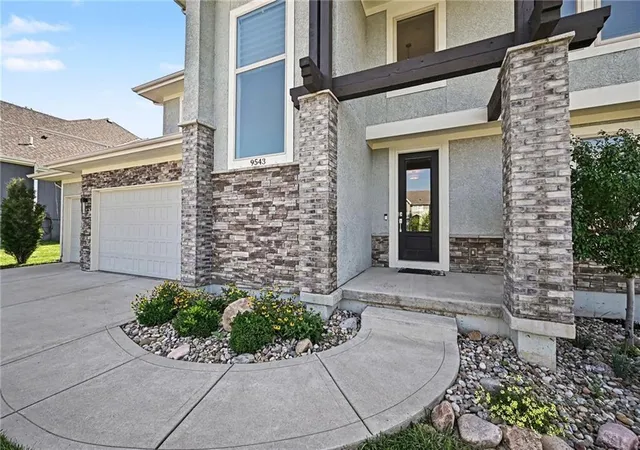 Photo 3 of Sale Pending at 9543 N Kentucky Ave, Kansas City, MO 64157 | MLS# 2632857 | Listing updated on 2026-10-06