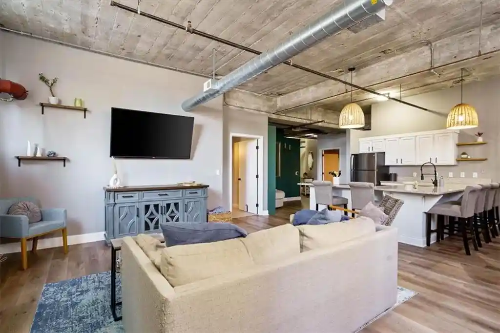 Listing Photo 2 - Condo for sale in 321 W 7Th St located at 321 W 7Th St, Kansas, MO 64105 - Unit #103