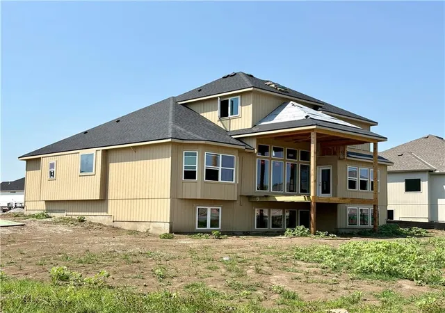 Photo 3 of Single family home for sale at 15292 W 161st Terrace, Olathe, KS 66062 | MLS# 2632937 | Listing updated on 2026-10-09