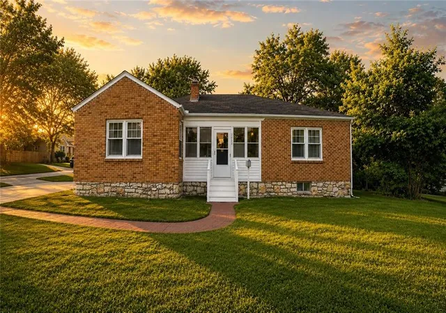 Photo 2 of Single family home for sale at 7021 Raytown Rd, Raytown, MO 64133 | MLS# 2633015 | Listing updated on 2026-09-12