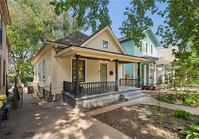 Photo 1 of Single family home for sale at 3314 Charlotte St, Kansas City, MO 64109 | MLS# 2633088 | Listing updated on 2026-09-15