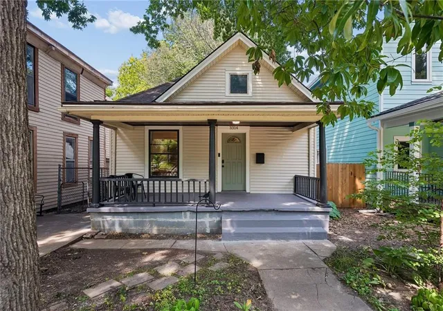 Photo 3 of Single family home for sale at 3314 Charlotte St, Kansas City, MO 64109 | MLS# 2633088 | Listing updated on 2026-09-15