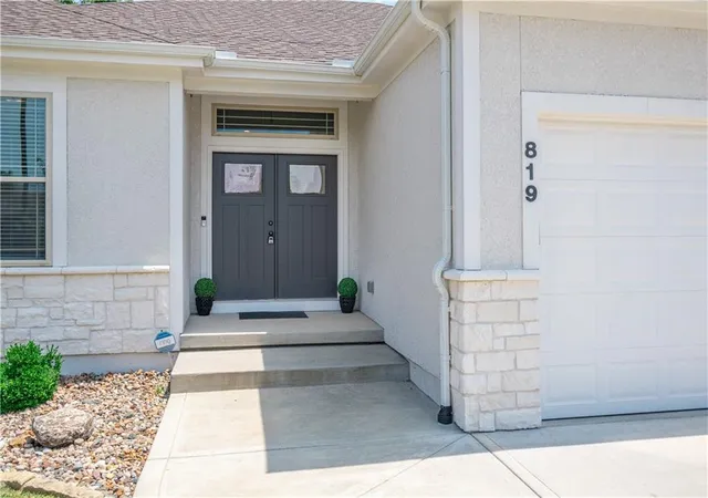 Photo 3 of Single family home for sale at 819 Old Paint Rd, Raymore, MO 64083 | MLS# 2633115 | Listing updated on 2026-09-15