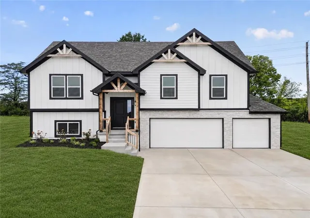 Single family home for sale at 132 SE Nelson Dr, Blue Springs, MO 64014 | MLS# 2633202