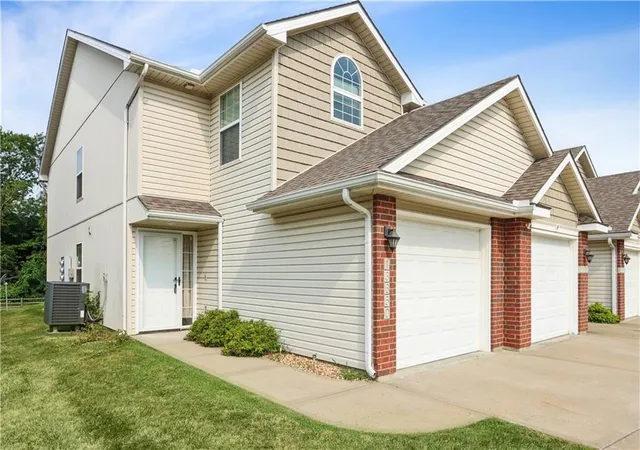 Photo 1 of Sale Pending at 13650 Oak Valley Dr, Platte City, MO 64079 | MLS# 2633208 | Listing updated on 2026-09-11