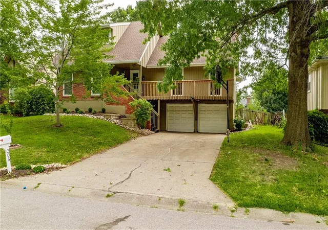 Photo 2 of Single family home for sale at 205 Ne Noeleen Ln, Lees Summit, MO 64086 | MLS# 2633284 | Listing updated on 2026-09-10