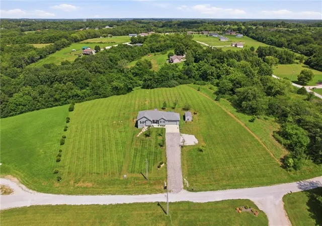 Photo 3 of Single family home for sale at 1939 Nw 460th Road, Kingsville, MO 64061 | MLS# 2633289 | Listing updated on 2026-09-10
