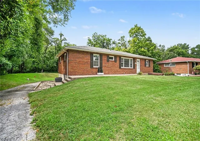 Photo 3 of Single family home for sale at 6600 NW Hamer Dr, Kansas City, MO 64118 | MLS# 2633348 | Listing updated on 2026-09-15
