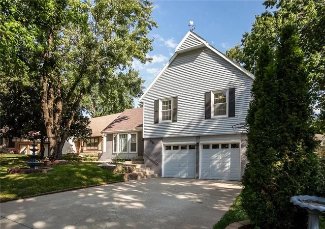 Photo 2 of Sale Pending at 9130 W 92nd Terrace, Overland Park, KS 66212 | MLS# 2633456 | Listing updated on 2026-09-12
