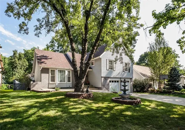 Photo 3 of Sale Pending at 9130 W 92nd Terrace, Overland Park, KS 66212 | MLS# 2633456 | Listing updated on 2026-09-12