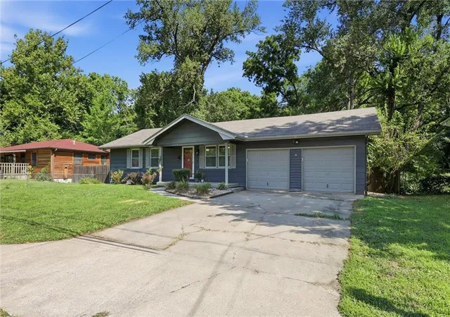 Photo 3 of Sale Pending at 12124 E 31st Street S, Independence, MO 64052 | MLS# 2633457 | Listing updated on 2026-09-15