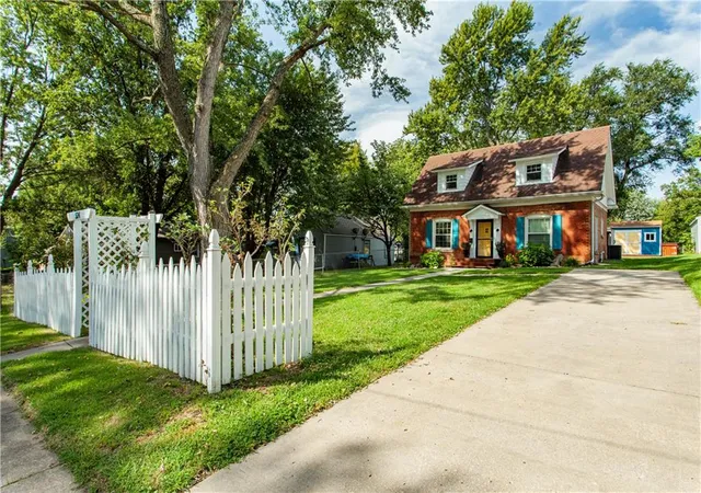 Photo 1 of Single family home for sale at 534 S Huttig Ave, Independence, MO 64053 | MLS# 2633491 | Listing updated on 2026-09-14