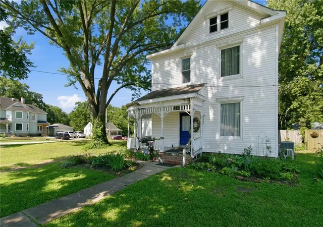 Photo 1 of Single family home for sale at 413 415 S Orchard St, Clinton, MO 64735 | MLS# 2633507 | Listing updated on 2026-10-13