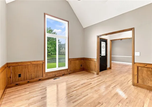 Photo 3 of Single family home for sale at 608 NE Ashmont Pl, Lee's Summit, MO 64064 | MLS# 2633514 | Listing updated on 2026-09-12