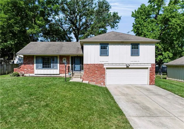 Photo 1 of Single family home for sale at 8706 Mackey St, Overland Park, KS 66212 | MLS# 2633515 | Listing updated on 2026-10-01