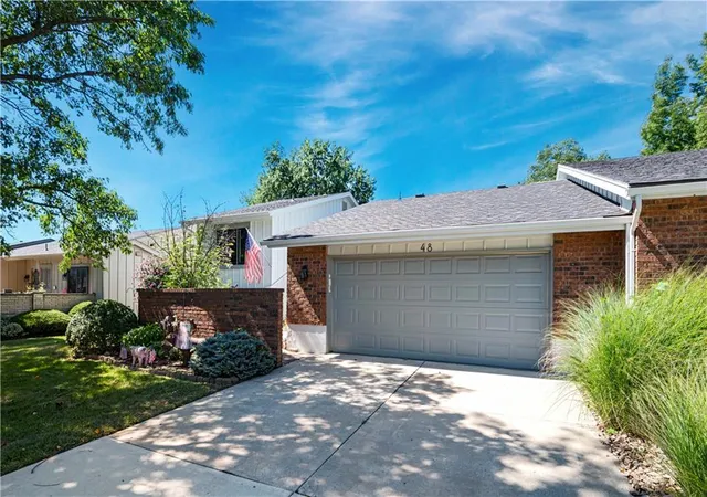 Single family home for sale at 48 Woodbridge Ln, Kansas City, MO 64145 | MLS# 2633532