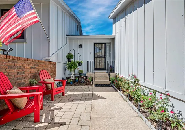 Photo 3 of Single family home for sale at 48 Woodbridge Ln, Kansas City, MO 64145 | MLS# 2633532 | Listing updated on 2026-09-12