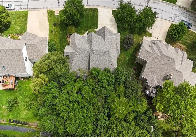 Photo 4 of Sale Pending at 7620 Lichtenauer St, Shawnee, KS 66217 | MLS# 2633546 | Listing updated on 2026-10-05