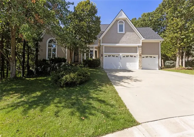 Single family home for sale at 7560 Eicher Dr, Shawnee, KS 66217 | MLS# 2633624