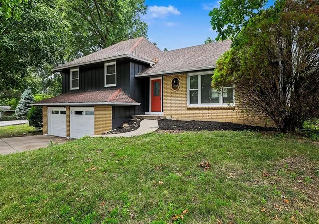Photo 2 of Single family home for sale at 2508 Nw 86th Street, Kansas City, MO 64154 | MLS# 2633752 | Listing updated on 2026-09-10