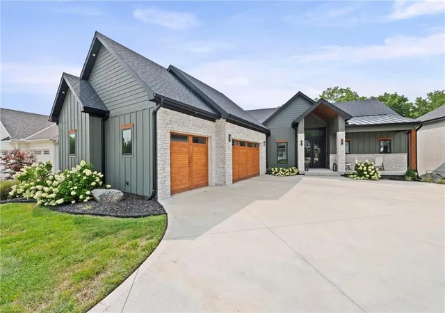 Photo 3 of Single family home for sale at 12560 Nw Bittersweet Dr, Platte City, MO 64079 | MLS# 2633905 | Listing updated on 2026-10-05