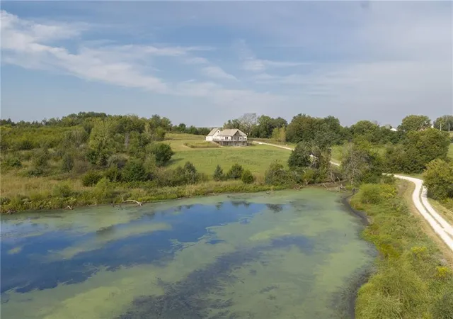 Photo 2 of Single family home for sale at 21815 187th Street, Tonganoxie, KS 66086 | MLS# 2633934 | Listing updated on 2026-09-12
