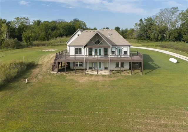 Photo 3 of Single family home for sale at 21815 187th Street, Tonganoxie, KS 66086 | MLS# 2633934 | Listing updated on 2026-09-12