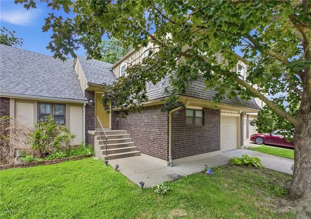 Photo 1 of Townhouse for sale at 2811 Nw 4th Street Ter, Blue Springs, MO 64014 | MLS# 2633971 | Listing updated on 2026-09-15