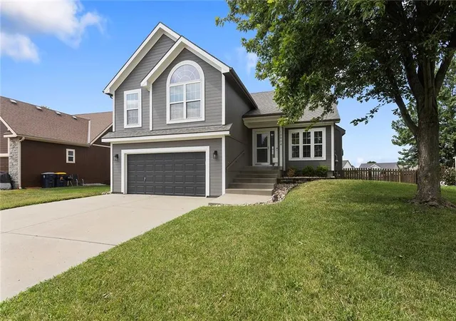 Photo 1 of Single family home for sale at 10904 N Manchester Ave, Kansas City, MO 64157 | MLS# 2634002 | Listing updated on 2026-09-10