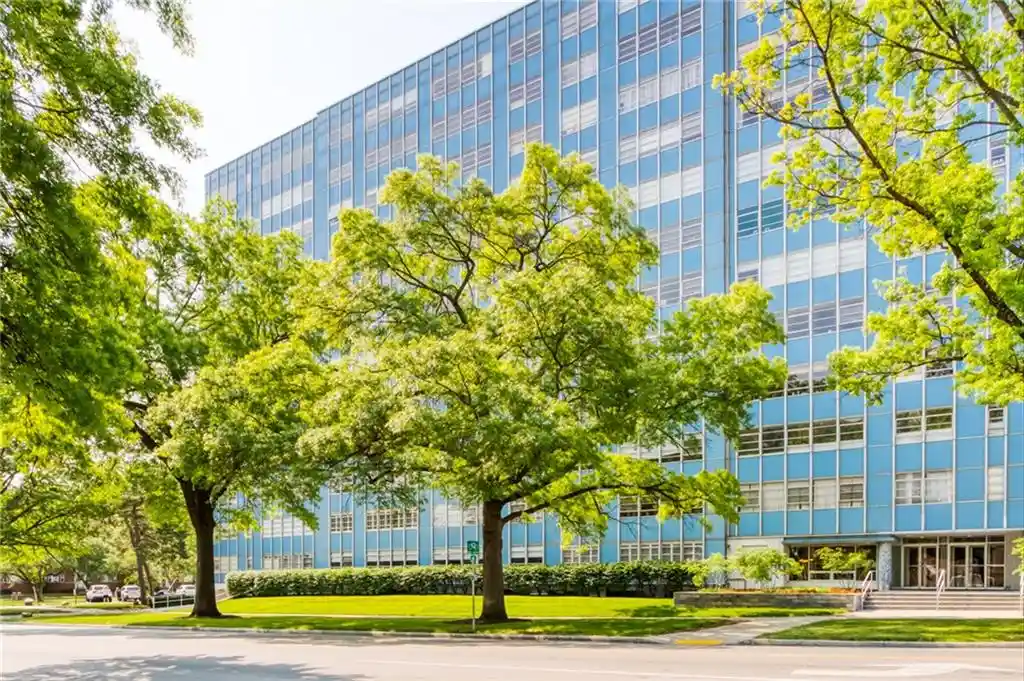 Listing Photo 2 - Condo for sale in 333 W Meyer Blvd located at 333 W Meyer Blvd, Kansas, MO 64113 - Unit #712