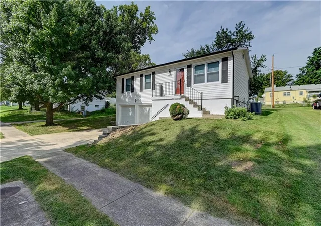 Photo 2 of Single family home for sale at 1604 N Emery St, Independence, MO 64050 | MLS# 2634030 | Listing updated on 2026-09-14