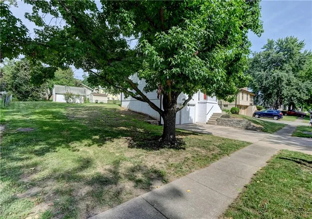 Photo 3 of Single family home for sale at 1604 N Emery St, Independence, MO 64050 | MLS# 2634030 | Listing updated on 2026-09-14