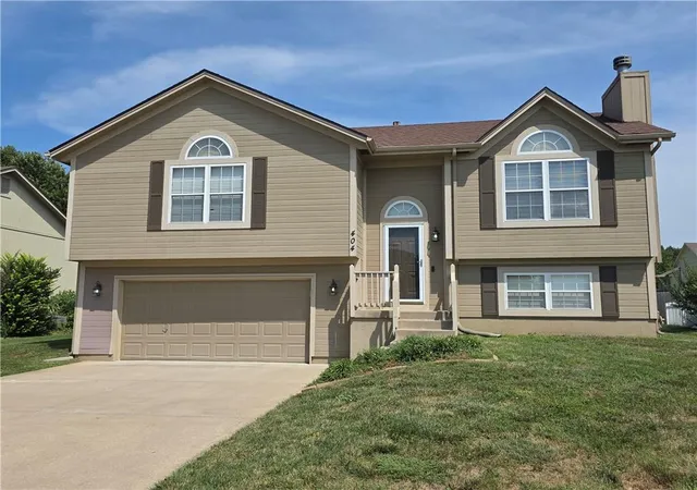 Photo 1 of Single family home for sale at 404 Blue Grass Dr, Raymore, MO 64083 | MLS# 2634042 | Listing updated on 2026-09-22