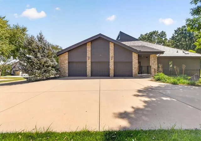 Photo 2 of Single family home for sale at 12639 Juniper Cir, Leawood, KS 66209 | MLS# 2634084 | Listing updated on 2026-09-10
