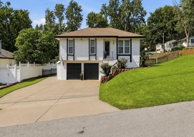 Single family home for sale at 4744 NE 38th Street, Kansas City, MO 64117 | MLS# 2634100