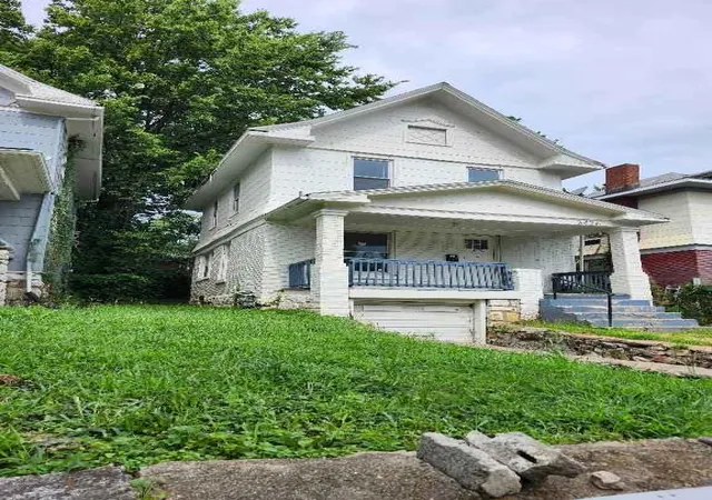 Single family home for sale at 3426 Park Ave, Kansas City, MO 64109 | MLS# 2634104