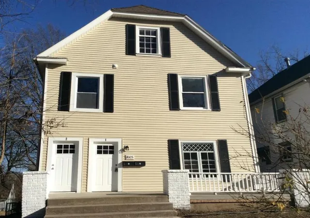 Photo 1 of Multi family home for sale at 4105 Oak St, Kansas City, MO 64111 | MLS# 2634112 | Listing updated on 2026-09-15